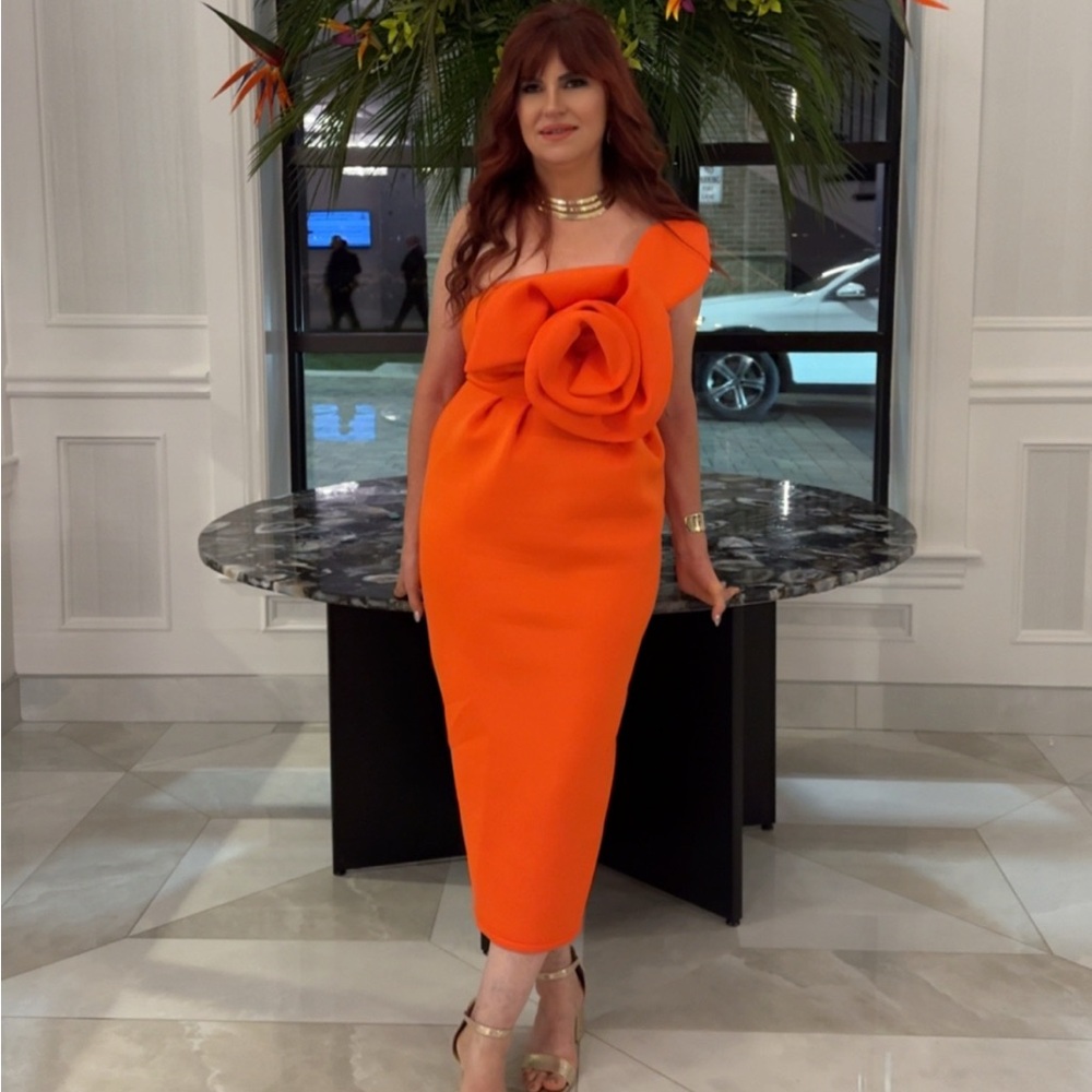 Elegant Orange Dress with Floral Detail  wry good condition